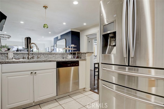 Detail Gallery Image 9 of 26 For 2940 N Verdugo Rd #305,  Glendale,  CA 91208 - 2 Beds | 2 Baths