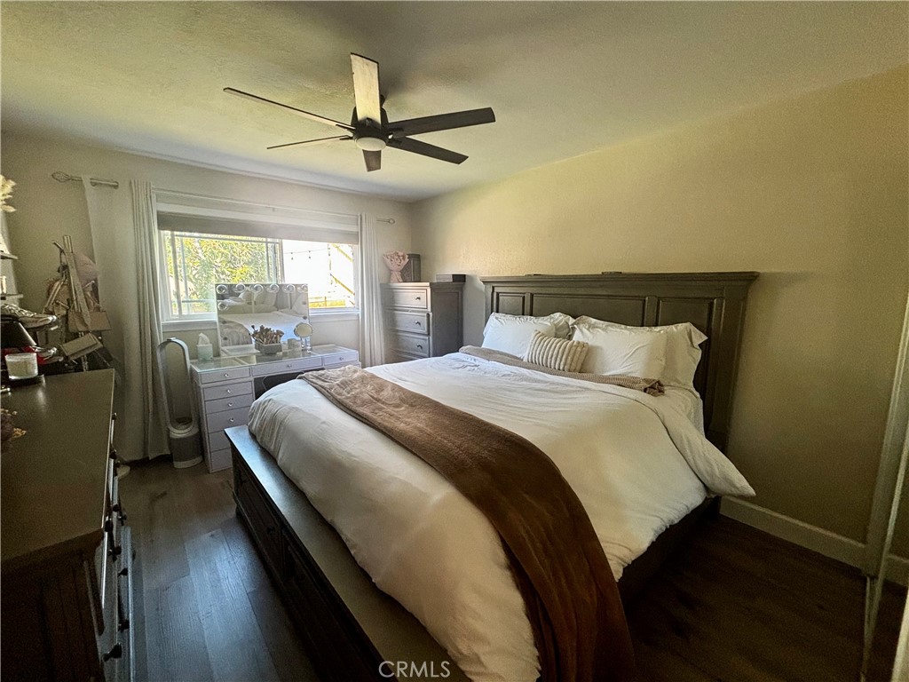 https://media.crmls.org/medias/5296c9c3-0000-452f-bfea-4f585633ca9c.jpg?preset=X-Large