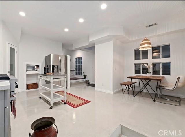 1108 1st Place, Hermosa Beach, California 90254, 3 Bedrooms Bedrooms, ,2 BathroomsBathrooms,Residential,Sold,1st,SB22157669