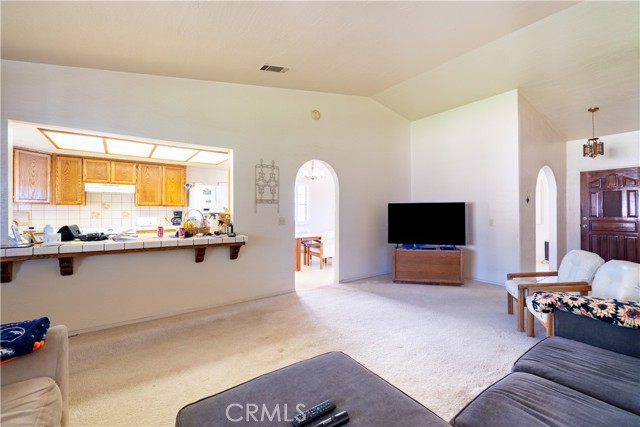 Detail Gallery Image 15 of 44 For 13580 Driftwood Dr, Victorville,  CA 92395 - 3 Beds | 2 Baths