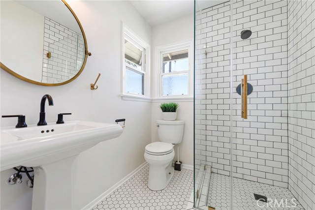 Image 21 of 38 For 883 Leadora Avenue