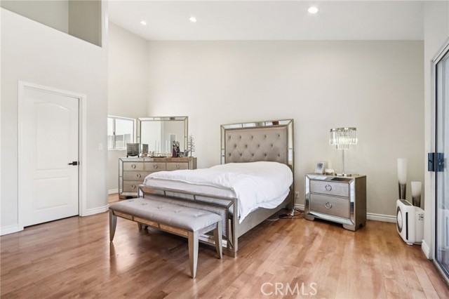 5635 Woodman Avenue, Van Nuys CA: https://media.crmls.org/medias/5298cc19-9330-4076-bd8a-e1dfd920fb88.jpg