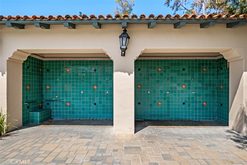 https://media.crmls.org/medias/529ac18e-eec1-4067-b4c9-d564de4b766a.jpg?preset=X-Large