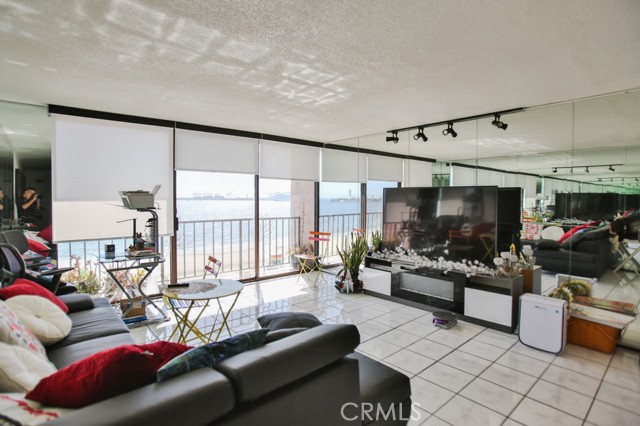 1750 E Ocean Boulevard, Long Beach CA: https://media.crmls.org/medias/529ad895-52be-41de-ad33-cef83c0417d8.jpg