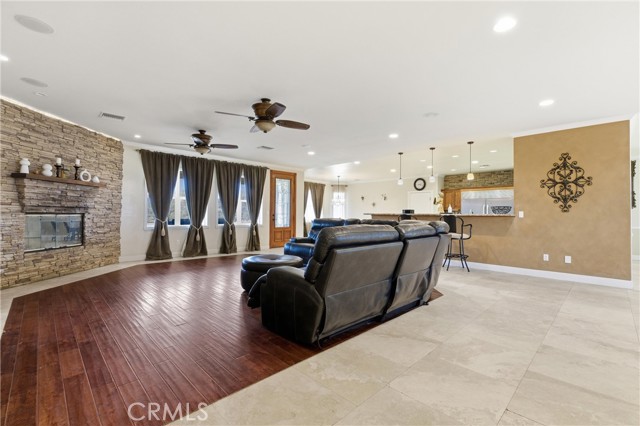 Detail Gallery Image 12 of 46 For 7095 Cypress, Rosamond,  CA 93560 - 4 Beds | 3 Baths