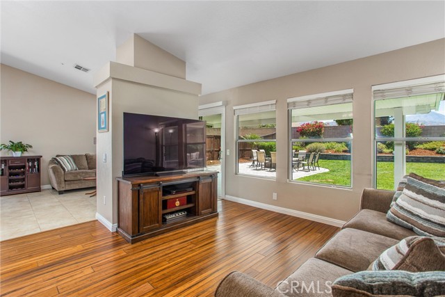 7471 Windrose Drive, Highland CA: https://media.crmls.org/medias/529b170e-e95b-45d3-8d1b-d0019638fbc7.jpg