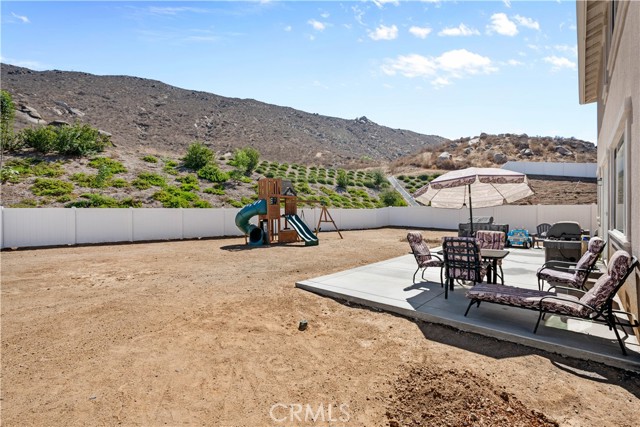 6283 Big Bend Way, Jurupa Valley CA: https://media.crmls.org/medias/529b5b1f-3cbb-41f7-b558-4a1e061305c8.jpg