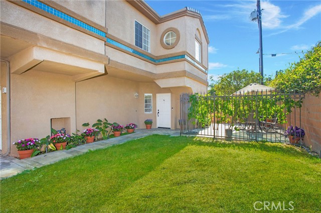Image 2 for 2160 College Ave #N, Costa Mesa, CA 92627