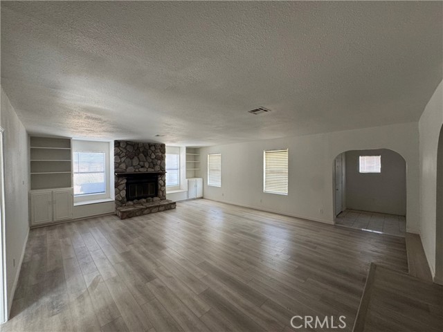 Detail Gallery Image 3 of 28 For 42750 Orchid, Hinkley,  CA 92347 - 4 Beds | 2 Baths