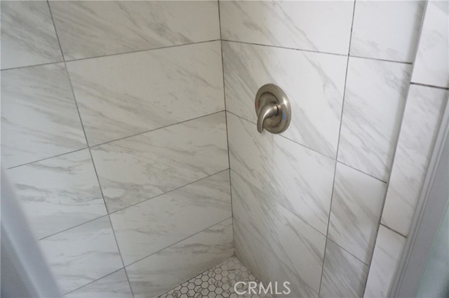 10109 Noble Avenue, Mission Hills (San Fernando) CA: https://media.crmls.org/medias/529c2f92-30aa-4bab-befc-7c132b8c247b.jpg