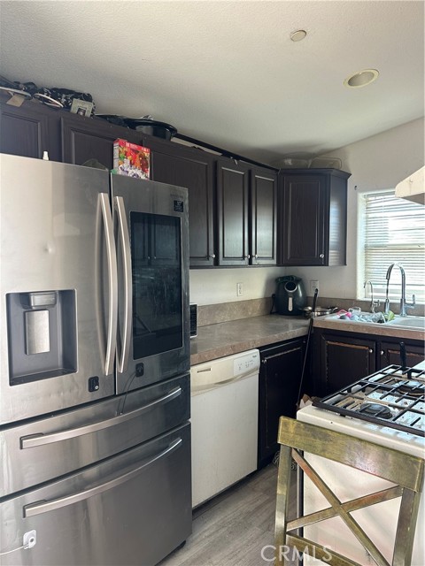 Detail Gallery Image 4 of 9 For 1247 E St, Corona,  CA 92882 - – Beds | – Baths