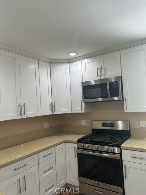 Detail Gallery Image 9 of 33 For 17257 Welby Way, Van Nuys,  CA 91406 - 3 Beds | 3 Baths