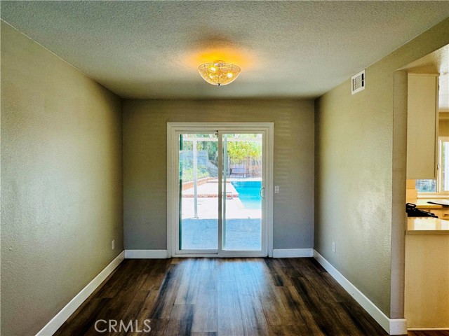 Detail Gallery Image 10 of 28 For 39780 Oak Cliff Dr, Temecula,  CA 92591 - 3 Beds | 2/1 Baths