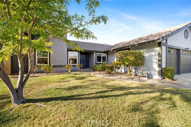 2037 Comstock Court, Palmdale CA: https://media.crmls.org/medias/529ca3cd-c4ba-4b87-a52c-c34a8c1317db.jpg