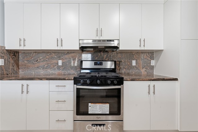 Detail Gallery Image 6 of 51 For 5350 White Oak #413,  Encino,  CA 91316 - 2 Beds | 2 Baths