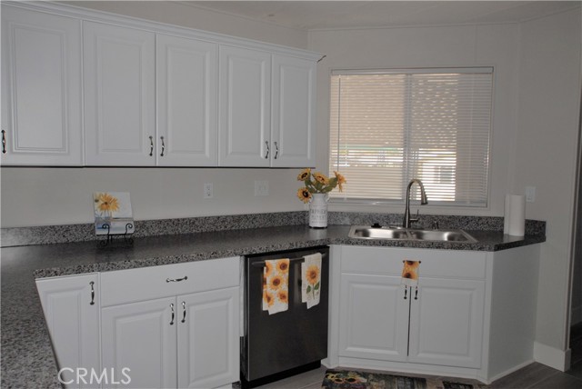 Detail Gallery Image 7 of 15 For 881 North Lake Street #306,  Hemet,  CA 92544 - 3 Beds | 2 Baths