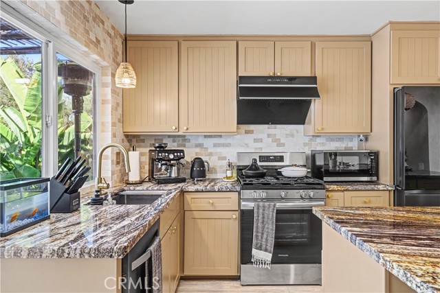 Detail Gallery Image 8 of 39 For 26521 via Gorrion, Mission Viejo,  CA 92691 - 4 Beds | 3 Baths