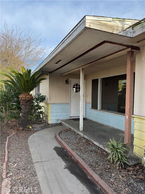 Opportunity knocks! Welcome to 722 W Cully Dr, this 2-bedroom, 1.5-bath home sits on a sizable 10,080 sqft lot in the city of Orange. Offering incredible potential for investors, flippers, or homeowners looking to create their dream property. With 1,378 sqft of living space, this home is ready for your vision and personal touch. The large lot provides ample space for ADUs, a pool, or an extended outdoor oasis. Conveniently located near shopping, dining, and major freeways. Don’t miss this chance to transform this hidden gem into something truly special!