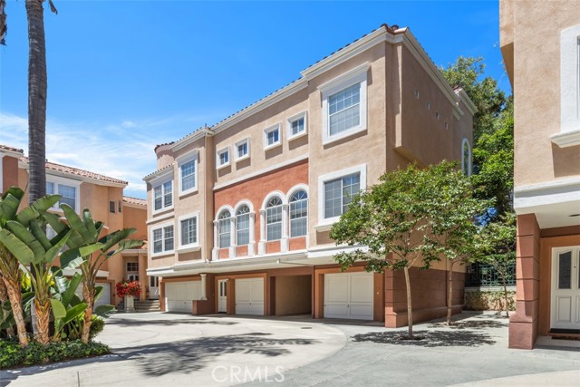 10 Palmieri Aisle, Irvine CA: https://media.crmls.org/medias/52a0099d-4a36-4271-b15b-db383cfb6b2c.jpg
