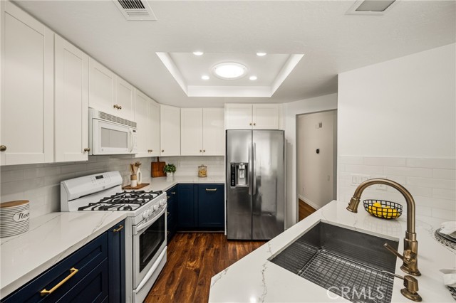 Image 22 of 63 For 28871 Oakview