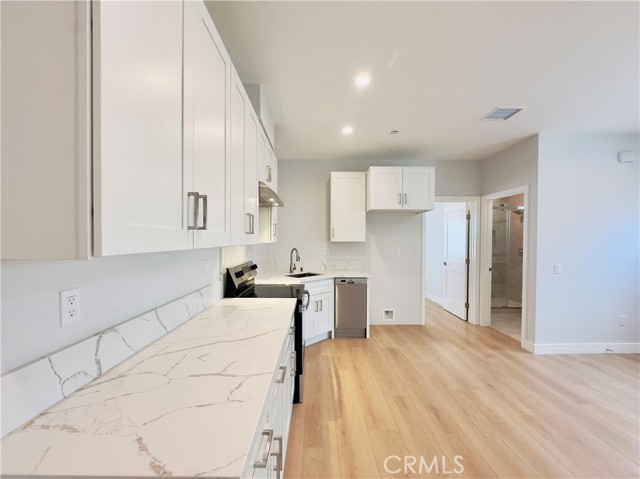 17522 1/2 Lemay Street, Lake Balboa CA: https://media.crmls.org/medias/52a14fe3-3549-41d1-98e6-58b1a677ccfa.jpg