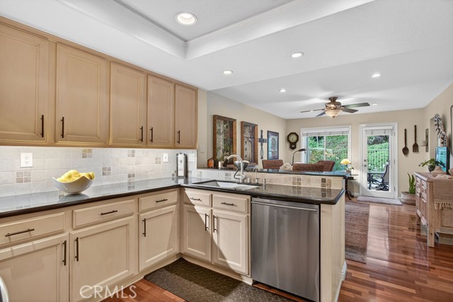 Detail Gallery Image 16 of 30 For 847 S Amber Ln, Anaheim Hills,  CA 92807 - 3 Beds | 3 Baths