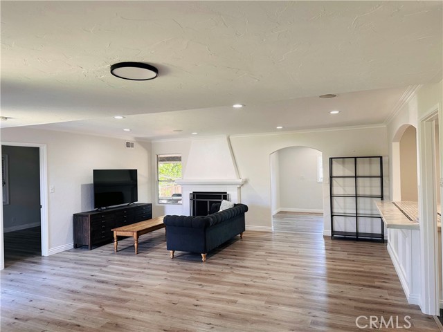 Detail Gallery Image 3 of 6 For 16708 Rinaldi St, Granada Hills,  CA 91344 - 4 Beds | 2 Baths