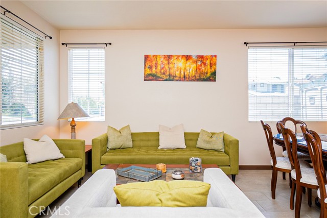 15138 Holiday Drive, Fontana CA: https://media.crmls.org/medias/52a30c5d-4559-4e1a-9cf0-1778cc66bca9.jpg