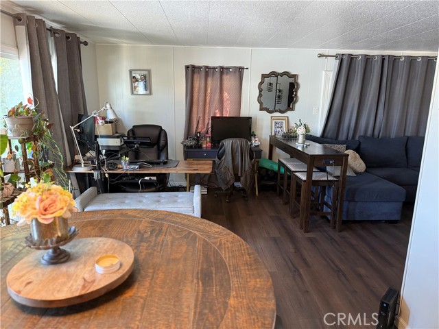 5803 Mission Blvd Boulevard, Jurupa Valley CA: https://media.crmls.org/medias/52a3323e-d29b-4aa0-8d57-51efc192661c.jpg