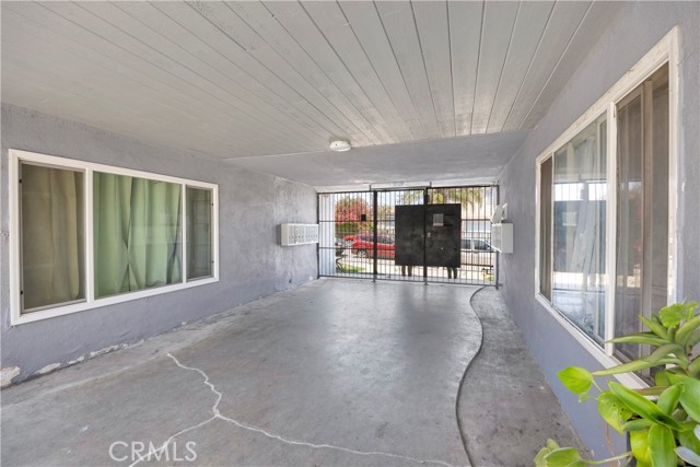 1212 W 107th Street, Los Angeles CA: https://media.crmls.org/medias/52a37b57-9abb-4546-bfe3-9995a7c7e176.jpg