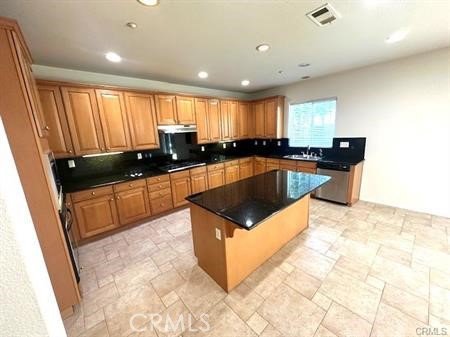 Detail Gallery Image 5 of 11 For 15601 N Peak, Fontana,  CA 92336 - 4 Beds | 3 Baths