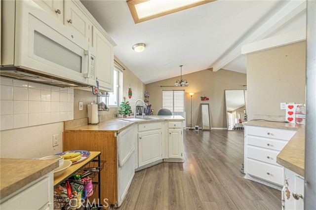 Detail Gallery Image 17 of 49 For 277 Longhorn, Mojave,  CA 93501 - 3 Beds | 2 Baths