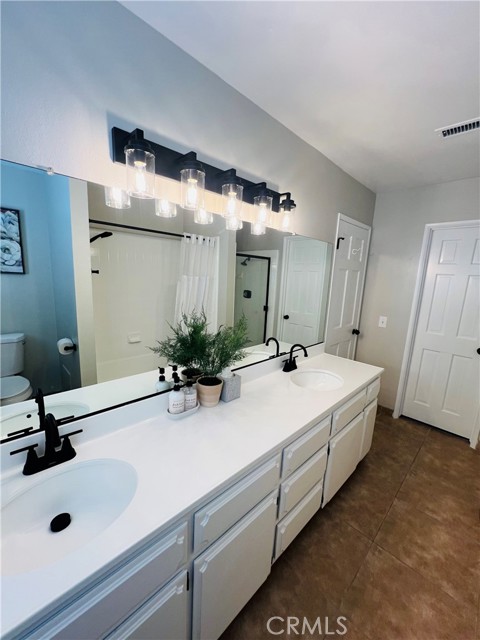 Detail Gallery Image 12 of 19 For 13330 Tamarisk Rd, Victorville,  CA 92395 - 3 Beds | 2/1 Baths