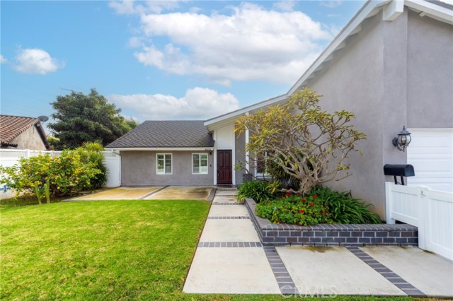 Detail Gallery Image 3 of 33 For 10092 Dana Dr, Huntington Beach,  CA 92646 - 3 Beds | 2 Baths