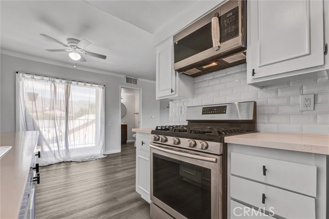 Detail Gallery Image 13 of 28 For 250 W Spazier Ave #209,  Burbank,  CA 91502 - 2 Beds | 2/1 Baths