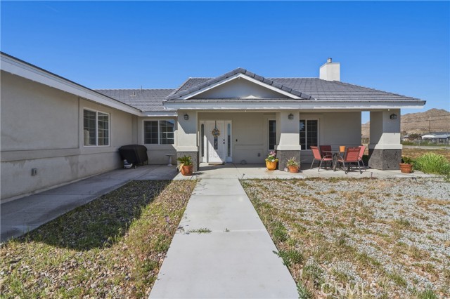 Detail Gallery Image 5 of 22 For 15688 Winnebago, Apple Valley,  CA 92307 - 4 Beds | 2/1 Baths