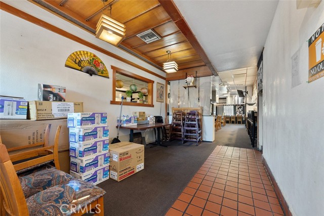 320 W Foothill Blvd, Upland CA: https://media.crmls.org/medias/52a80f0e-3382-4302-8fc9-ac6ae684db82.jpg