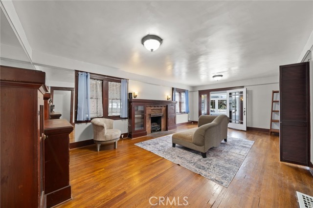 Detail Gallery Image 4 of 23 For 310 North Pacific Coast Highway, Redondo Beach,  CA 90277 - 2 Beds | 1 Baths