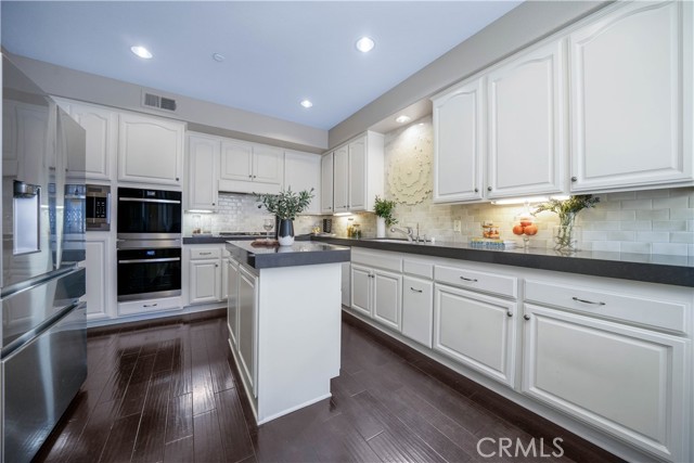 Detail Gallery Image 16 of 40 For 14100 Dickens St #4,  Sherman Oaks,  CA 91423 - 2 Beds | 2/1 Baths
