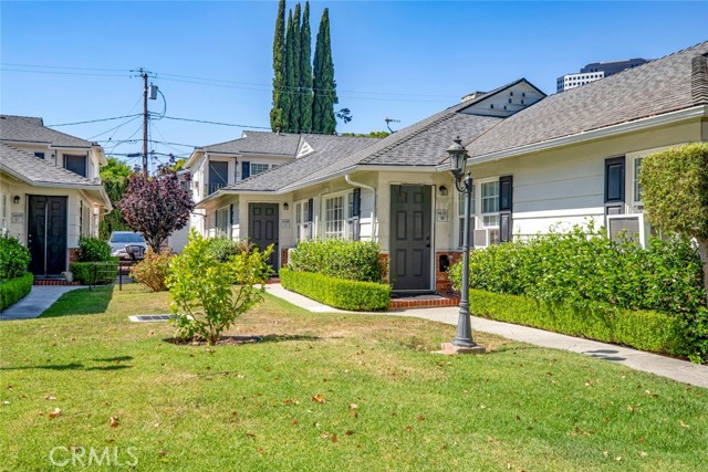 4135 Warner Boulevard, Burbank CA: https://media.crmls.org/medias/52a9b53d-c104-49b2-9d0b-8b935b15aa6f.jpg