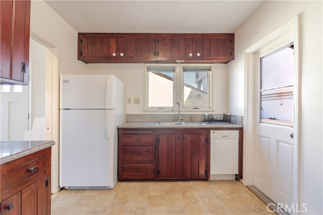 Detail Gallery Image 5 of 32 For 1812 Ocean Dr, Manhattan Beach,  CA 90266 - 2 Beds | 1 Baths