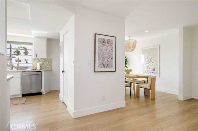 927 6th Street, Hermosa Beach CA: https://media.crmls.org/medias/52a9feed-56dd-467e-a2ff-9a028937057d.jpg