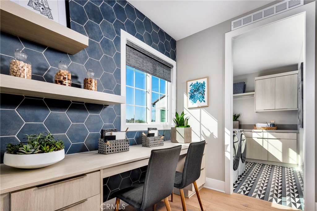 MLS #OC25040907 image #9