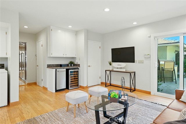 1210 Los Altos Avenue, Long Beach CA: https://media.crmls.org/medias/52aaefa1-2e22-43d4-9de5-bfd1b99db890.jpg