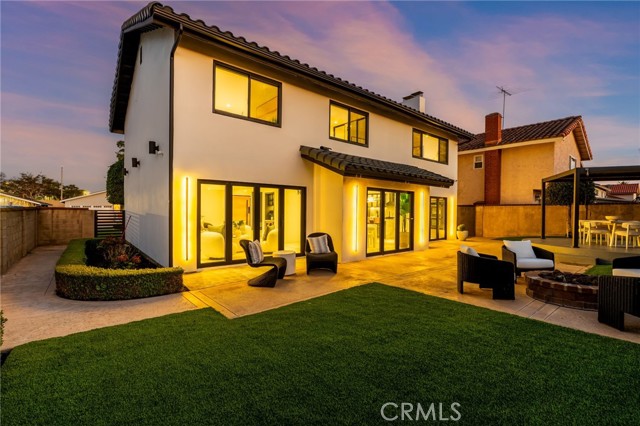 Detail Gallery Image 36 of 51 For 15631 Sunburst Ln, Huntington Beach,  CA 92647 - 5 Beds | 3/1 Baths