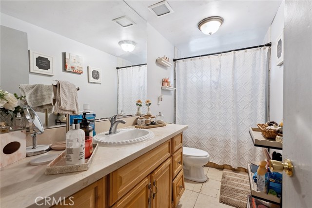 Detail Gallery Image 11 of 19 For 17531 Romar St, Northridge,  CA 91325 - 4 Beds | 2 Baths