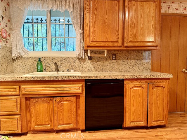Detail Gallery Image 3 of 7 For 11416 Swinton Ave, Granada Hills,  CA 91344 - 3 Beds | 2 Baths