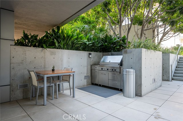 1155 South Grand Avenue, Los Angeles CA: https://media.crmls.org/medias/52add0f8-8b0a-4928-8b86-d252664f7dae.jpg