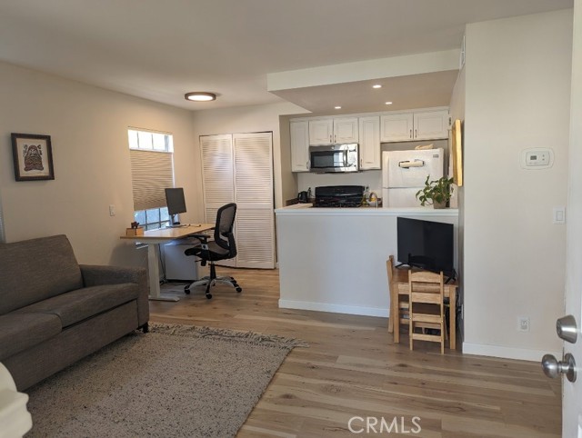Detail Gallery Image 5 of 10 For 730 Eastshore #1,  Chula Vista,  CA 91913 - 1 Beds | 1 Baths