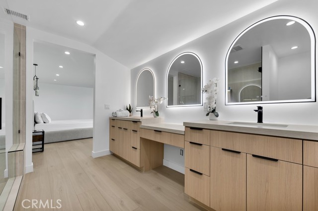17072 Oak View Drive, Encino CA: https://media.crmls.org/medias/52af9eab-47f1-4183-a197-3be8bf0c4c0e.jpg